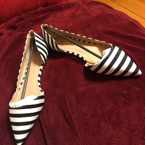 Black stripe WW pointed toe cut out flat-size 11